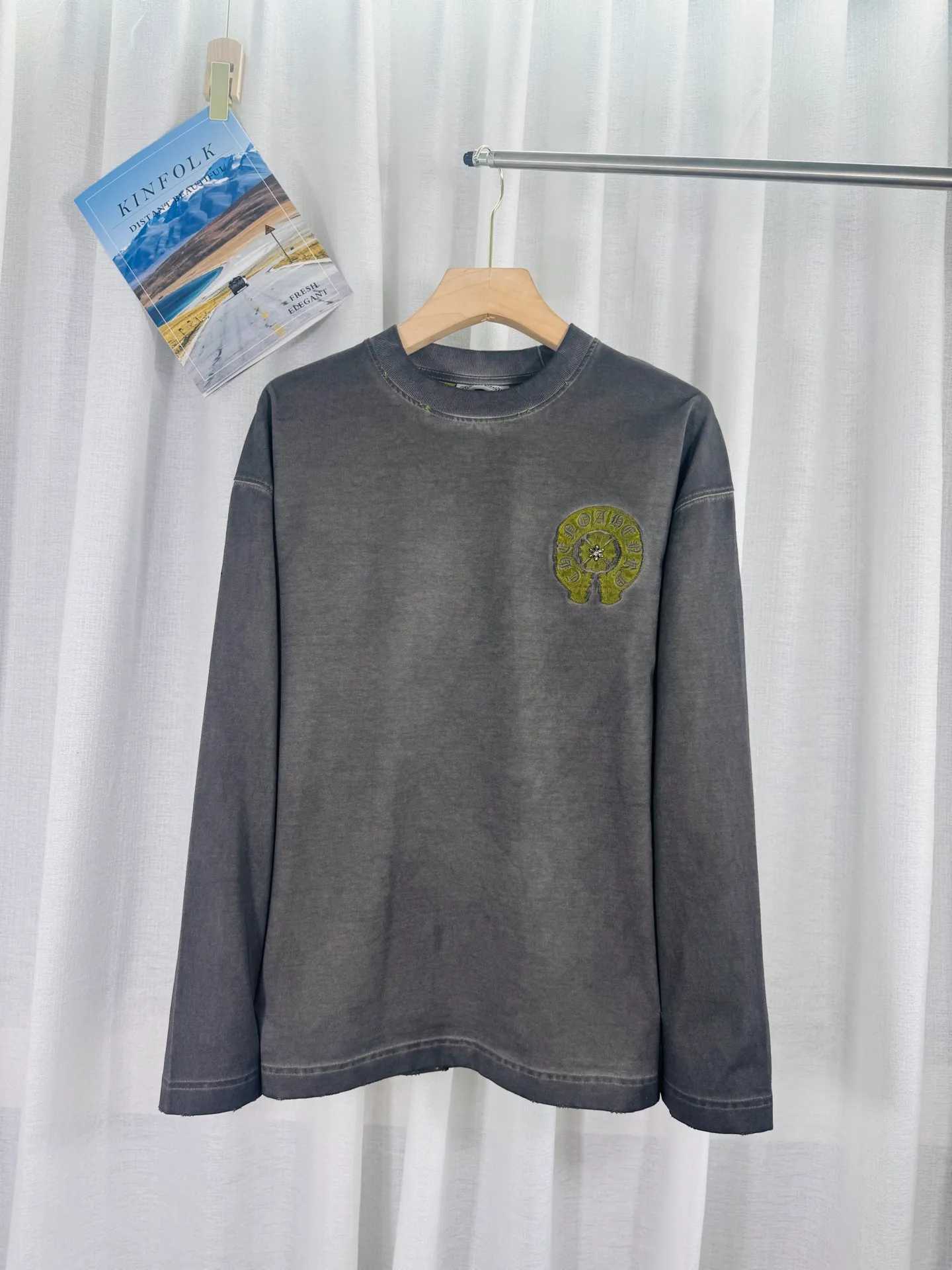 P250 ch high version Chrome Hearts 2025 new autumn and winter cross patch washed spray horse slip long-sleeved T-shirt, fabric: 26 double yarns 320 grams weight, patch embroidery, heavy wash water ➕ fried color + spray horse slip printing process: patch embroidery, secondary color spray horse slip process Color: gray, blue Size: S M L XL Style number: 5181